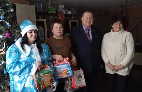 Ришат Алтынбаев исполнил желание мальчика с «Елки желаний»